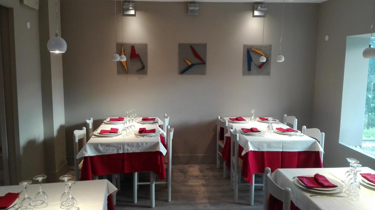 Hotel & Ristorante L'Angoletto In Selci Selci  エクステリア 写真