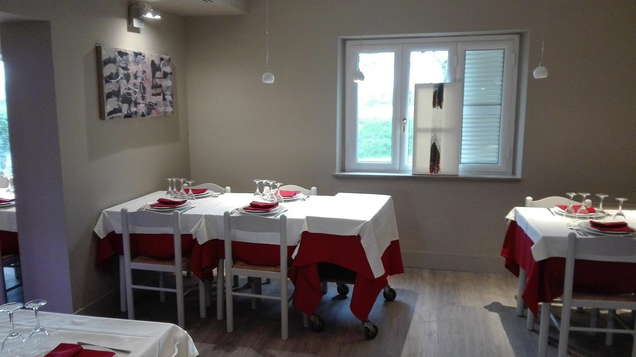 Hotel & Ristorante L'Angoletto In Selci Selci  エクステリア 写真