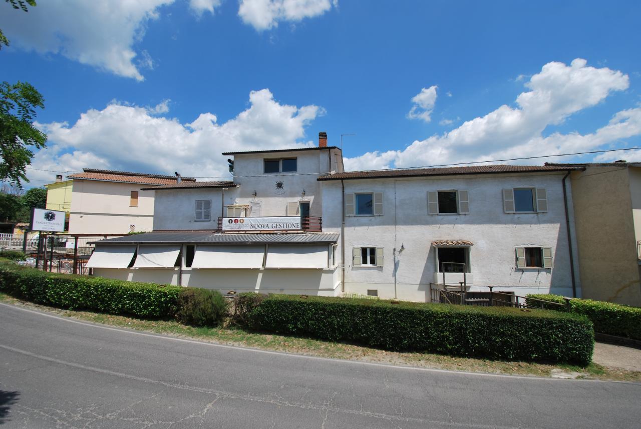 Hotel & Ristorante L'Angoletto In Selci Selci  エクステリア 写真